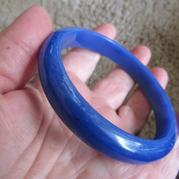 Vintage Blue Lucite Marbled Bangle Bracelet - Picture 4 of 4